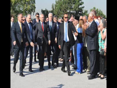Kılıçdaroğlu başkanlığındaki CHP heyeti, Anıtkabir'i ziyaret etti