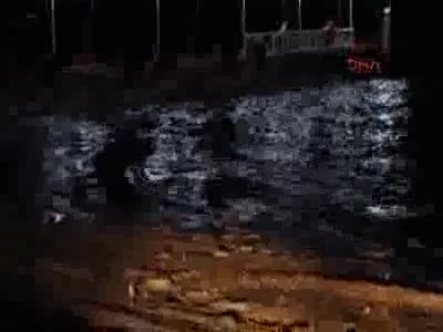Jet-ski battı, can yeleğine tutunarak kurtuldular - 2