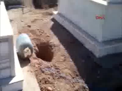 Aile mezarlığında tuzaklanmış 640 kilo patlayıcı bulundu - 2