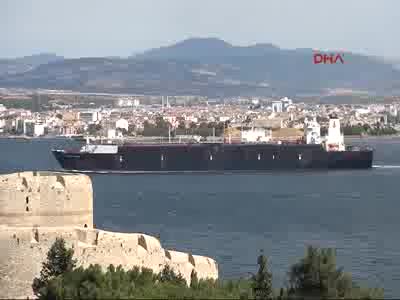 Doğalgaz tankeri Çanakkale Boğazı'nı kapattı