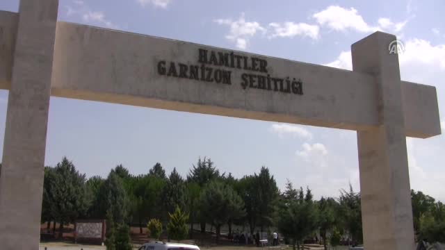 Bursa'da şehitlikte hüzünlü bayram...