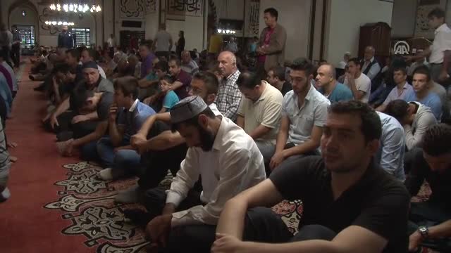 Bursa'da tarihi camiler doldu taştı