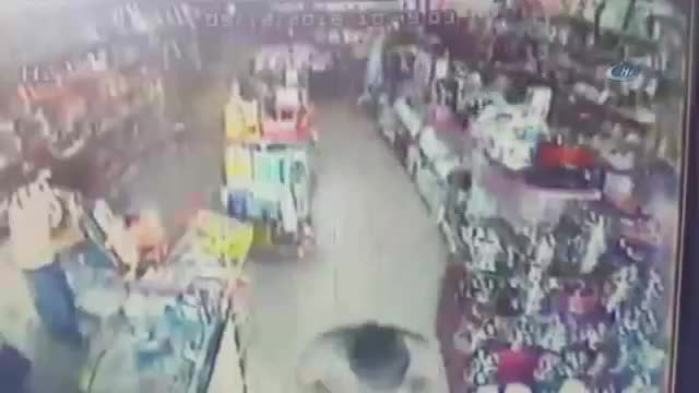 Van'daki bombalı saldırı anı kamerada