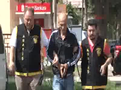 Otomobili stop ettiren kardeşini öldürdü