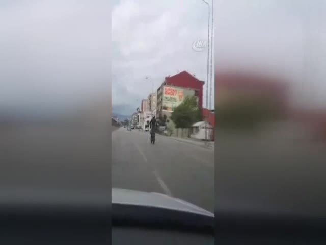 Bursa'da motor sürücüsünden tehlikeli yolculuk