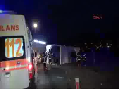 Kırıkkale'de minibüs devrildi: 15 yaralı