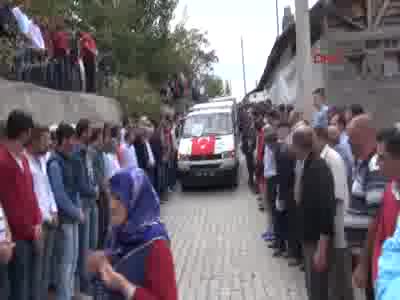 Şehit Gedik'in cenazesi Tokat'a getirildi ek şehidin cenazesi helallik için babaevinde