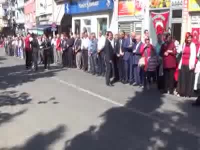 Bakan Elvan'la selamlaşma kuyruğu