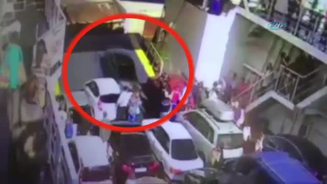 Otomobil feribottan denize düştü