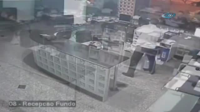 Babasının düşürdüğü bebeği resepsiyonist havada yakaladı