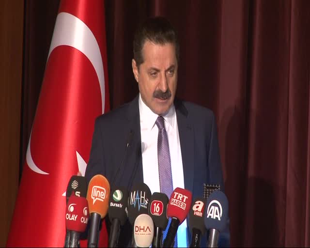 Bakan Çelik: "Aydın olmak için önce insan olmak gerekir"