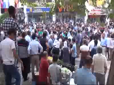 Batman'da izinsiz miting yapmak isteyen HDP ve DBP'lilere polis müdahalesi