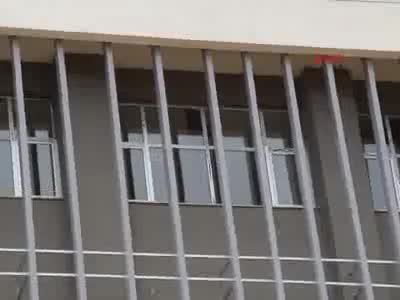 MAKÜ'de alçıpan tavan çöktü 5 kişi yaralandı