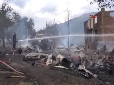 Kastamonu'da 16 ev yandı: 1 ölü