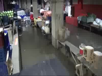 Yarım saatlik yağmur, Zonguldak'ta hayatı felç etti