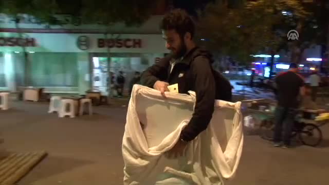 Bursa'da çarşaf "perdesi", cep telefonu "ışığı" oldu