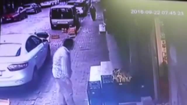 İstanbul'da 5 katlı bina böyle çöktü