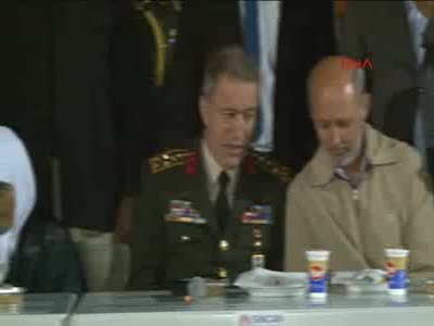 Orgeneral Akar'dan şehit evine taziye ziyareti