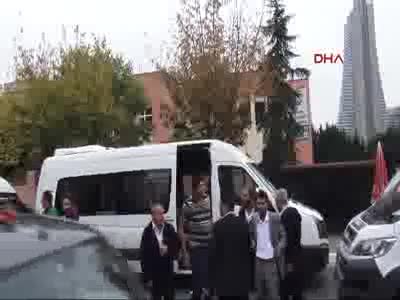 İlkokul önünde silahlı saldırı dehşeti