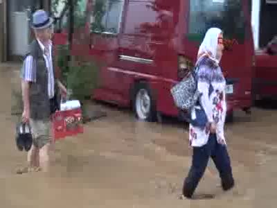 Trabzon'da su çekildi, temizlik başladı - 3