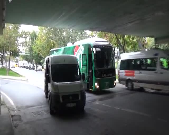 Bursaspor takım otobüsü yolda kaldı
