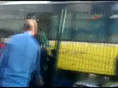 Metrobüs kazasının hemen ardından çekilen sıcak anlar