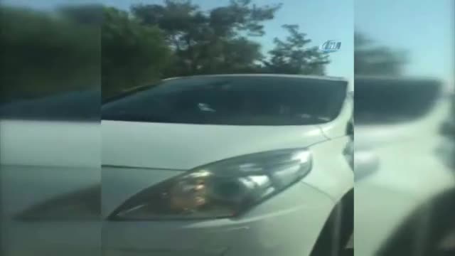 Yeğenine tacizde bulunan şahsı hem dövdü, hem kameraya aldı