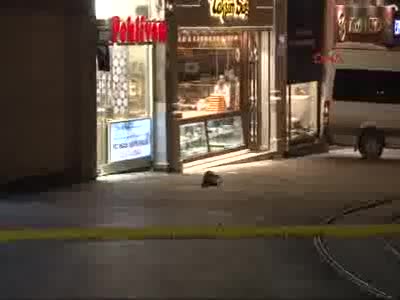 Taksim'de şüpheli paket alarmı