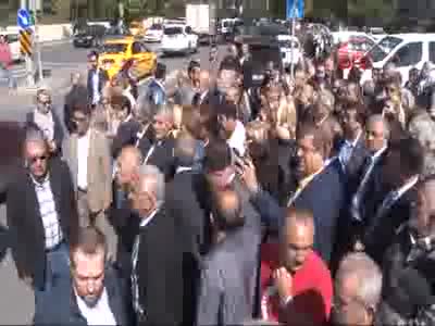 Anıtkabir'e yapılan oyun parkı CHP'liler ve STK'lar tarafından kısmen söküldü