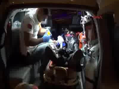 Suriyelileri kampa götüren otobüs kaza yaptı: 31 yaralı