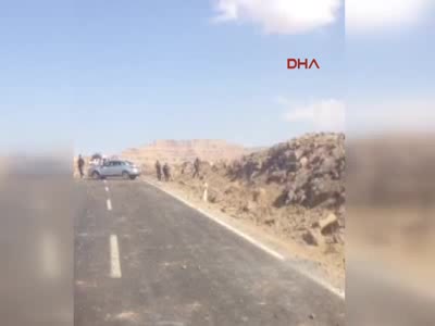 Askerleri taşıyan aracın geçişi sırasında patlama! - 1