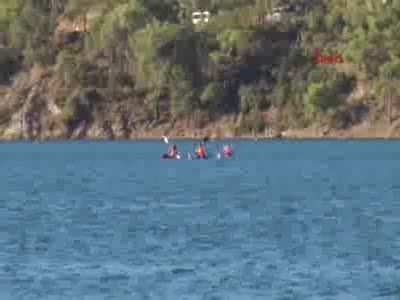 Yardıma muhtaç çocuklar için 400 kilometre kürek çektiler