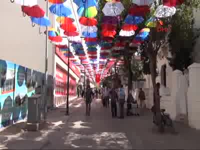 Ülkenin en uzun şemsiyeli sokağı Manisa'ya yapıldı