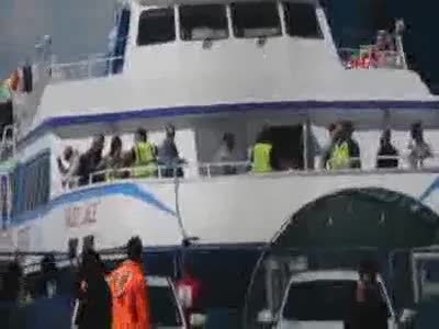 Dikili'ye Yunanistan'dan 70 kişilik mülteci grubu iade edildi