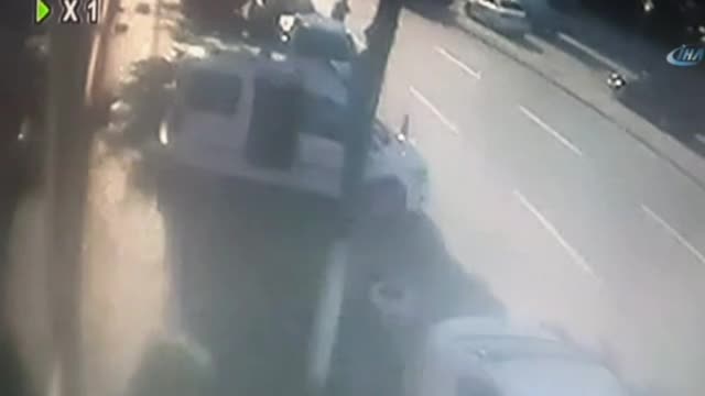 Şoförünün uyuduğu öğrenci servisi böyle kaza yaptı