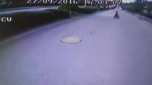 Halk otobüsü bisikletli çocuğa böyle çarptı