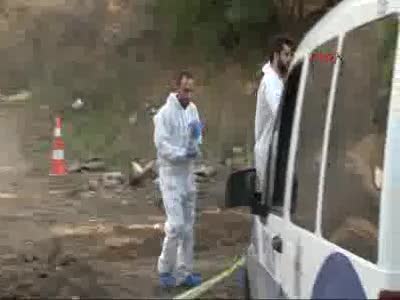 Silahların bulunduğu arazide iş makinesi kazı yapıyor