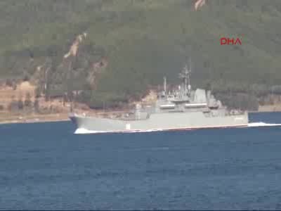 Rus savaş gemisi Çanakkale Boğazından geçti
