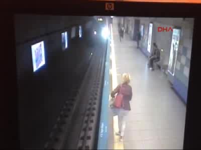 İstanbul metrosunda korkunç olay - 1