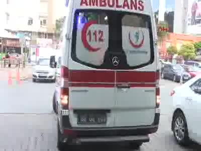 İnşaatta merdiven boşluğuna düşen işçi yaralandı