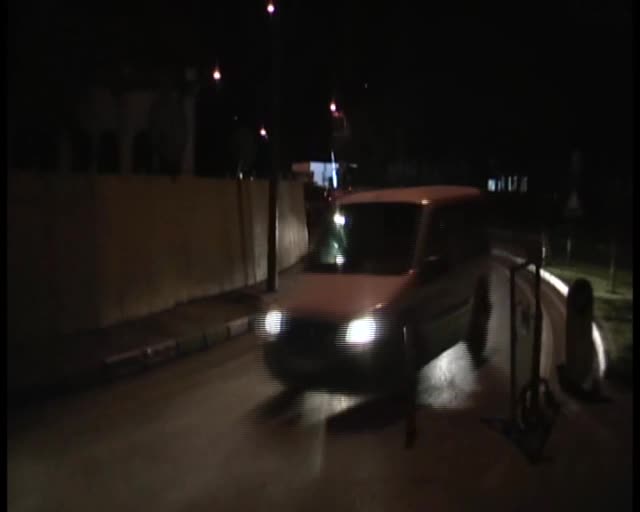 Bursa'da kucağında bebeği ile adliyeye sevk edildi - 1