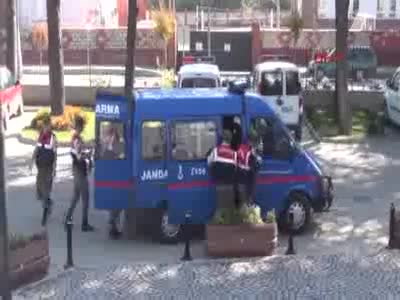 Bursa'da 210 kilo armudu yemek için çalmışlar