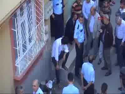 Bunalıma giren genç çamaşır ipiyle intihar etti