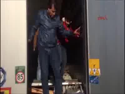 TIR dorsesinde 13 Afgan kaçak yakalandı