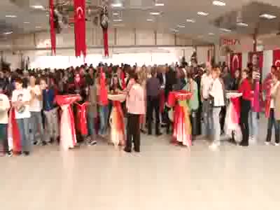 Karşıyaka'da 3 bin kişi 'Andımız'ı okudu
