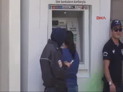 Başörtülü kadın komiser timleri böyle yönlendirdi