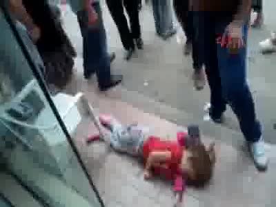 Kaldırıma çıkan aracın çarptığı bebek arabasında öldü
