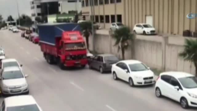 Bursa'da direksiyon başında kalp krizi geçiren kamyon şoförü öldü