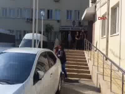 Bursa'da anne ve biri üvey iki oğluna uyuşturucu baskını