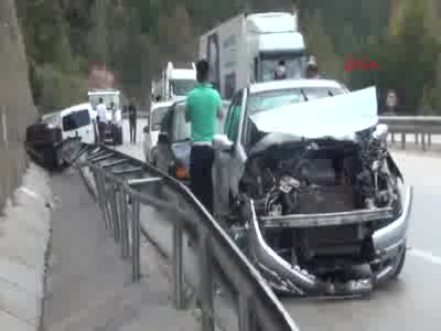 Bursa'da yağmurla gelen kazalarda 11 kişi yaralandı